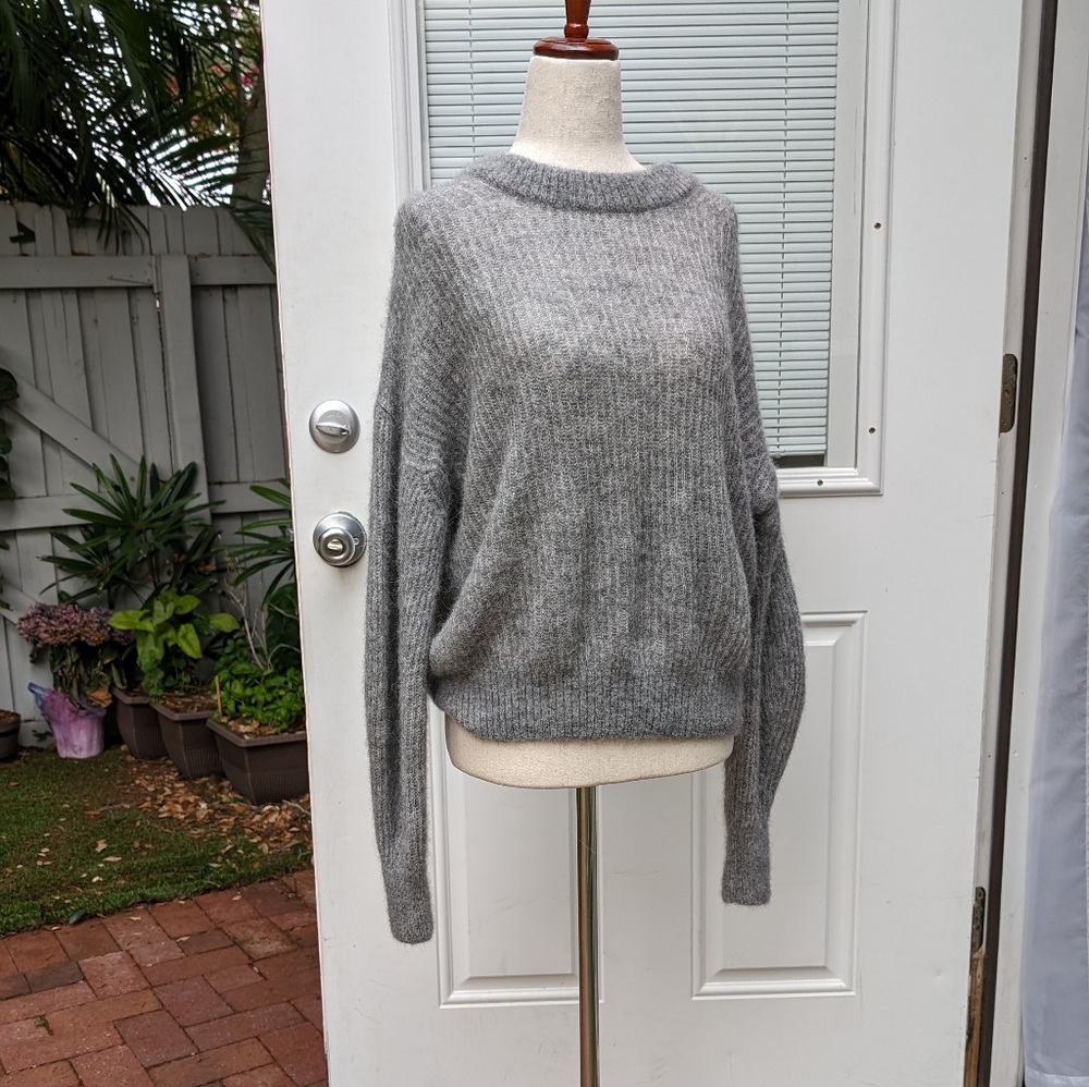Everlane Grey Sweater, size M